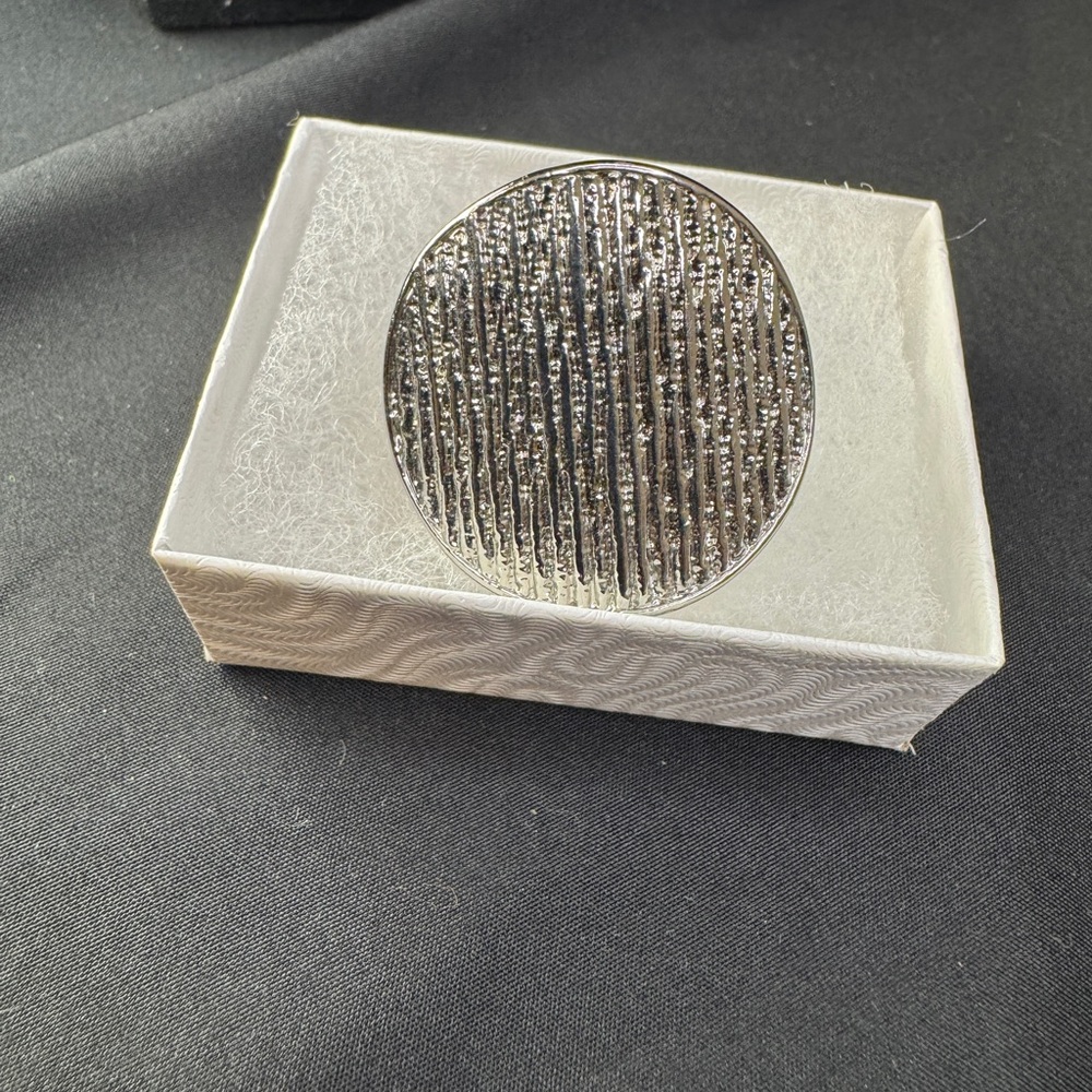 Chico’s Silver Ring Size 7/8